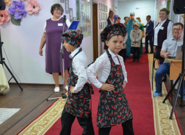 В Татарстане открылось первое детское ателье, где одежду создают ребята из социального приюта